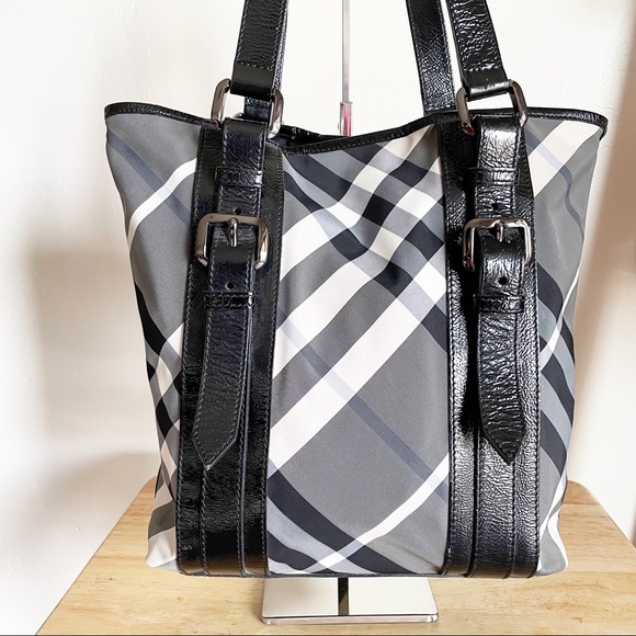 Burberry Victoria Beat Check Nova Tote Bag - Picture 2 of 16